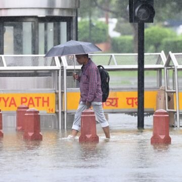 Delhi Forecast: Light Rain and Thunderstorms Expected on Monday