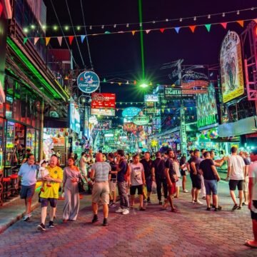 Indian Man Reports Gold Chain Theft by Transgender Women in Pattaya