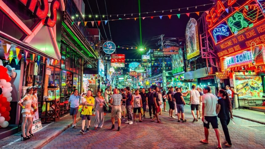 Indian Man Reports Gold Chain Theft by Transgender Women in Pattaya
