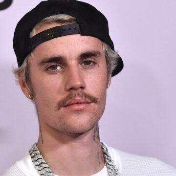 Justin Bieber Defended by Fans After Viral Underwear Clip