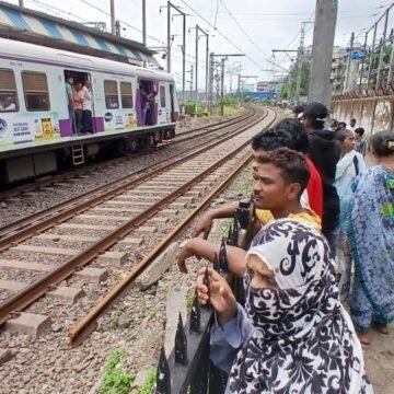 Mumbai Harbour and Trans Harbour Rail Services Disrupted by Mega Block