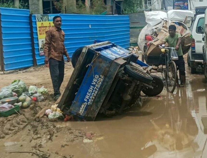 Residents of Gurugram Sector 104 Struggle with Deteriorating Road